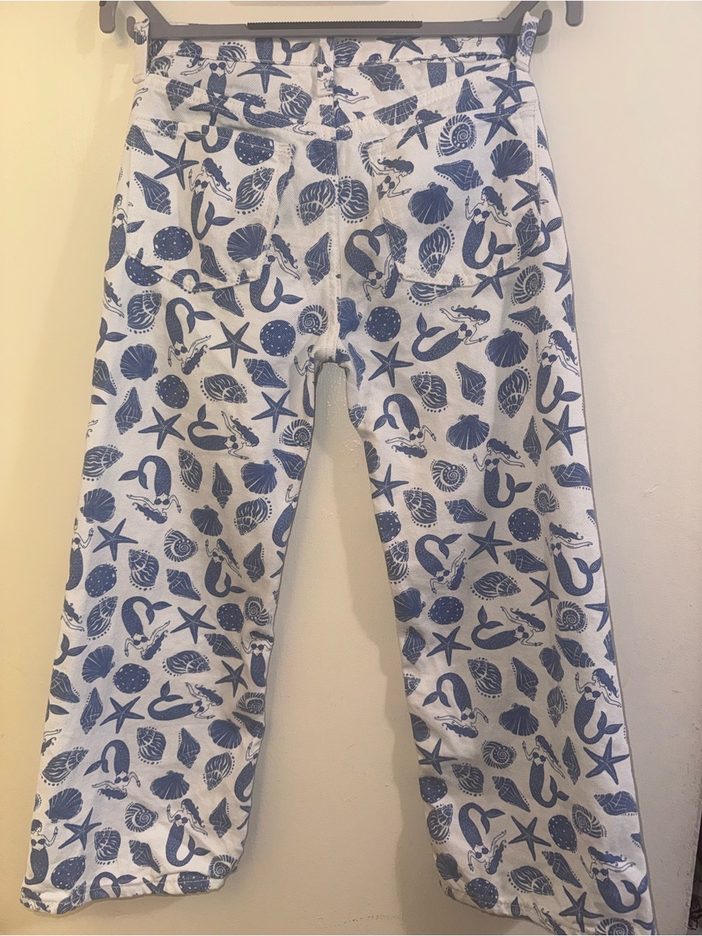 Old Navy White Pants with Blue Seashell & Starfish Print
